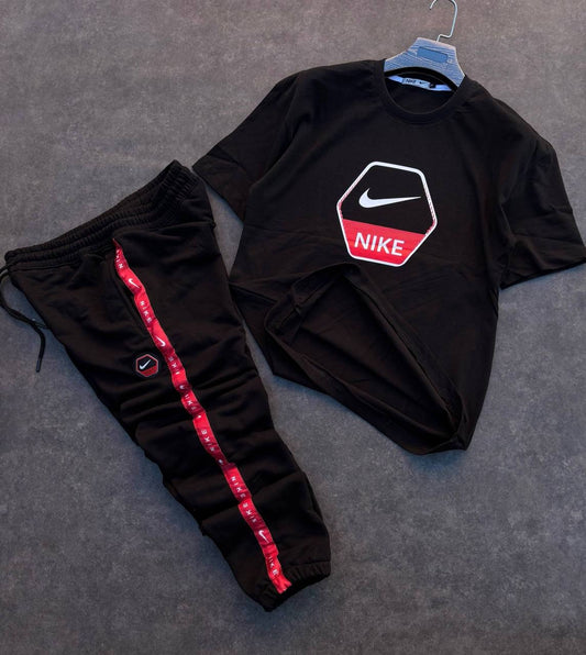 طقم Nike رجالي بتصميم أنيق